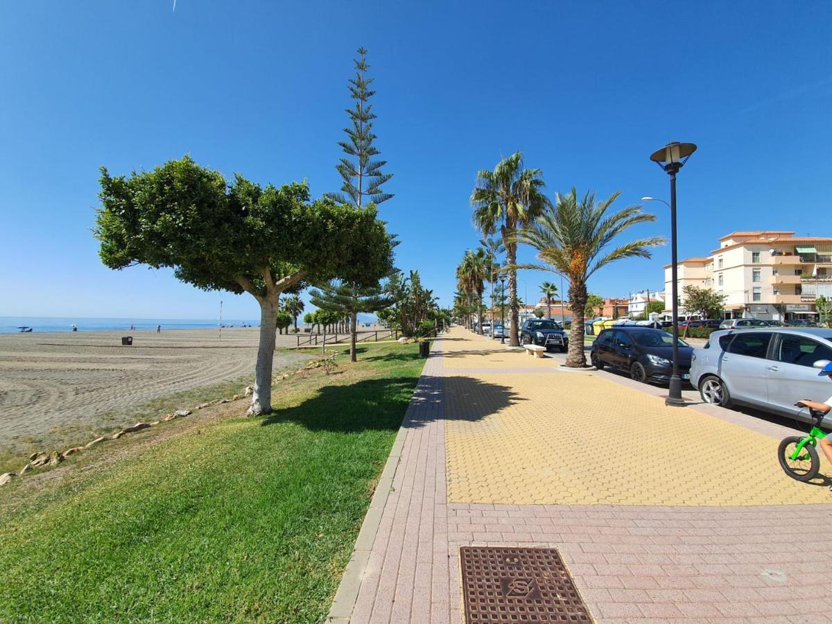Boutique Apartment Near The Beach, 1 Gbps Wi-Fi Малага Экстерьер фото