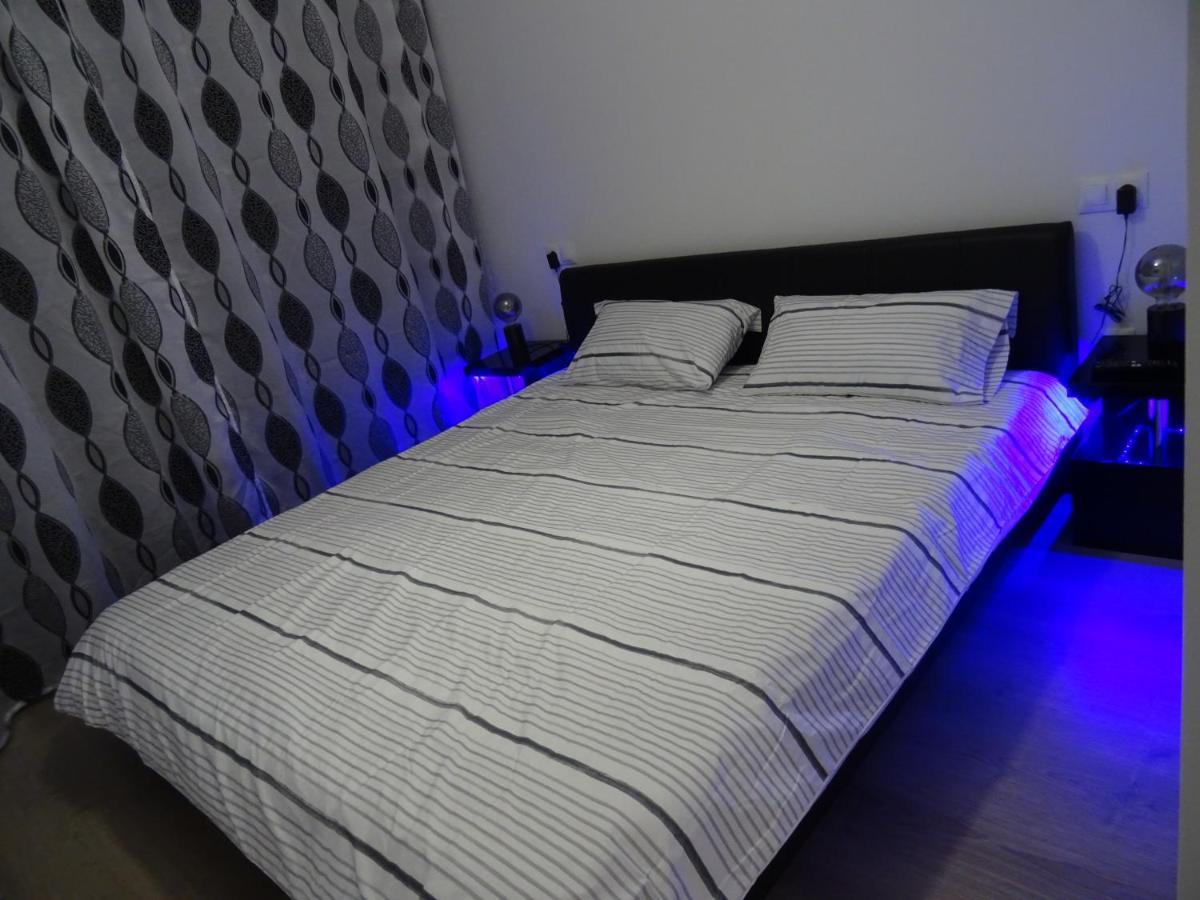 Boutique Apartment Near The Beach, 1 Gbps Wi-Fi Малага Экстерьер фото